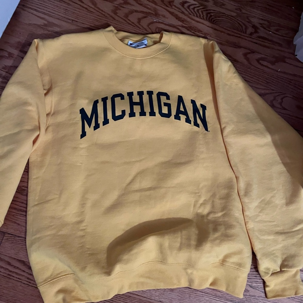 Maize Michigan crue neck